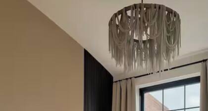 3 KING BEDS • Free parking • Steps from Everything