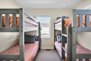 4 bedrooms, WiFi, bed sheets