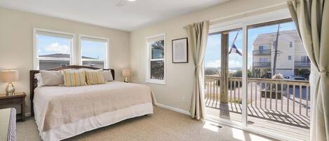 4 عدّة غرف نوم وواي فاي وملاءات أسرّة