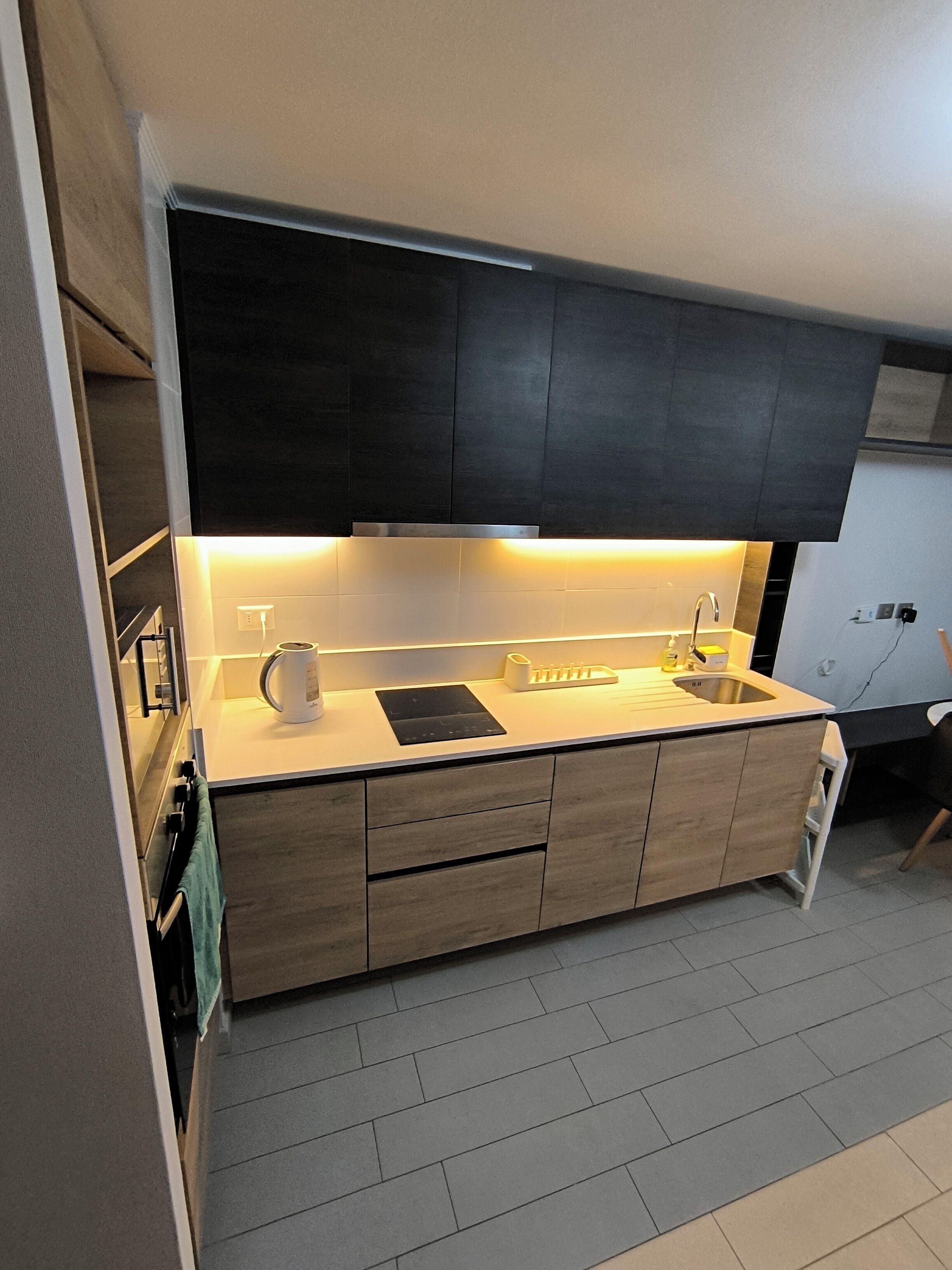 經典公寓 | 私人廚房 | 雪櫃、微波爐、焗爐、爐具