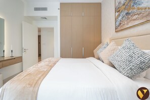 Luxury Apartment, Balcony, City View | Iron/ironing board, free WiFi