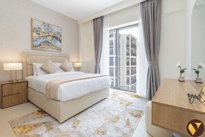 Apartemen Mewah, balkon, pemandangan kota | Setrika/meja setrika dan Wi-Fi gratis
