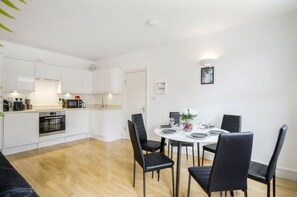 Dining - Trendy 2-Bed, 2-Bath flat near Soho, Marylebone & Oxford Circus (London)