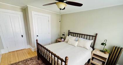 The Blue Gable Retreat-Direct Trail Access