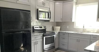 The Blue Gable Retreat-Direct Trail Access