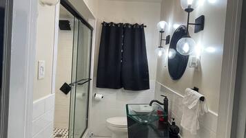 Douche, savon, papier toilette