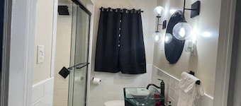 2 separate Shared-bedroom 1st flr house with AC in Elmont NY near the UBS ARENA