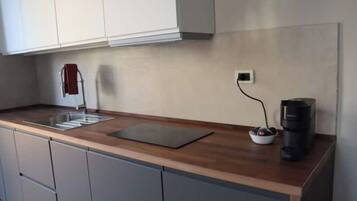 Mikrowelle, Herdplatte, Geschirrspüler