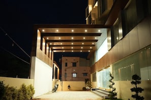 Standard Double or Twin Room | Iron/ironing board, free WiFi