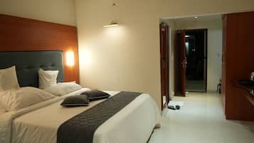 Executive Double Room, Balcony, Pool View | Iron/ironing board, free WiFi