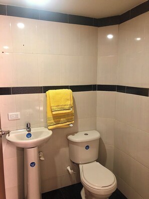 Dusche, Handtücher, Seife, Toilettenpapier