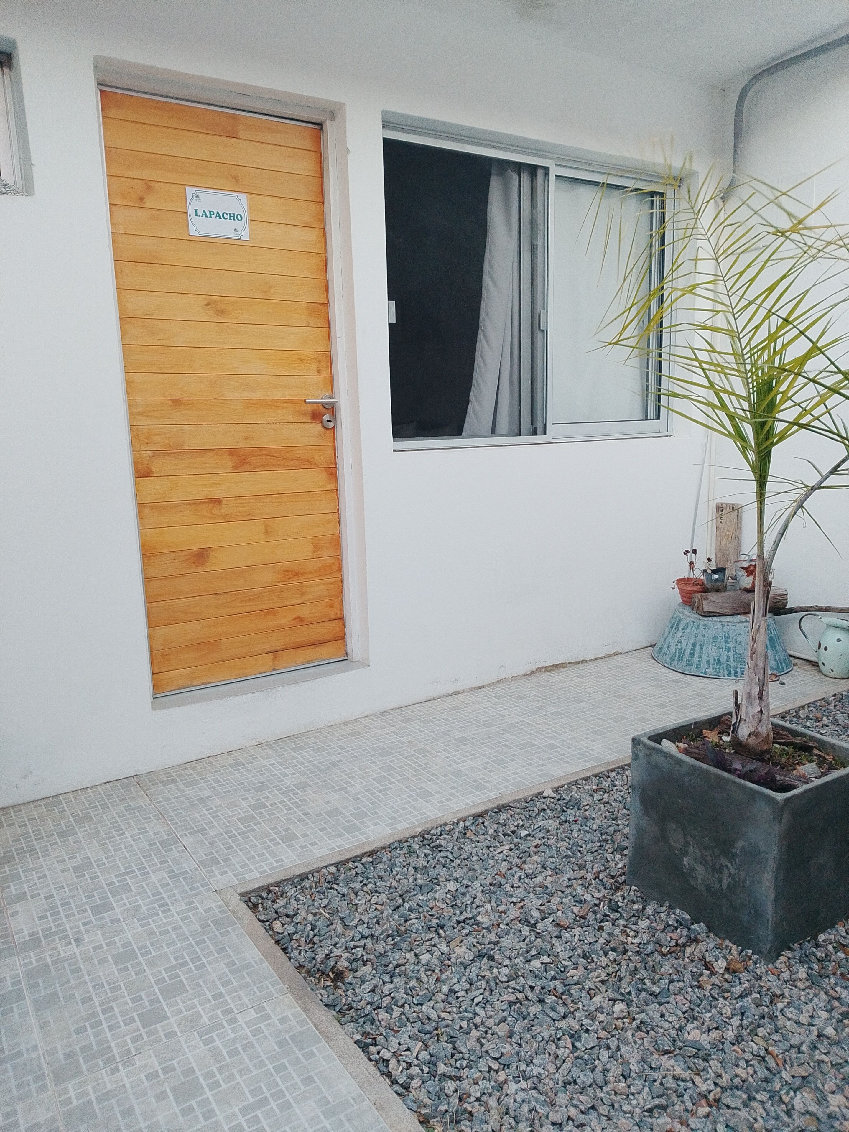 Habitación triple Confort | Cortinas blackout, wifi gratis y ropa de cama 
