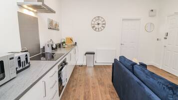 Cookware/dishes/utensils