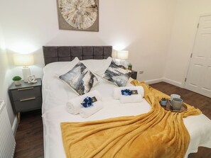 1 bedroom, individually decorated, individually furnished, free WiFi - One (Peterborough)