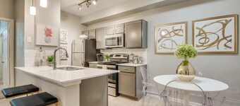 Cozy apartment in awesome Fort Worth with AC, fitness room