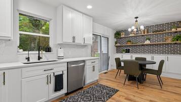 Frigorífic, microones, forn i placa de cuina