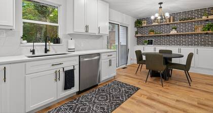 Winter SALE NOW | Private |Game Rm | Hot Tub | .67 acres |