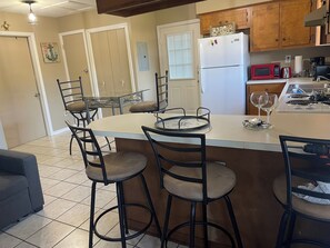 Fridge, microwave, stovetop, dishwasher