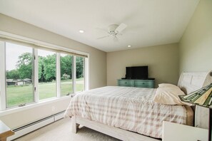 4 bedrooms, WiFi, bed sheets