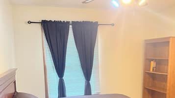 Iron/ironing board, Internet, bed sheets