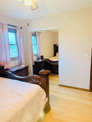 3 bedrooms, iron/ironing board, free WiFi, bed sheets - Charming 3-bedroom house in pleasant Cedar Rapids (Cedar Rapids)