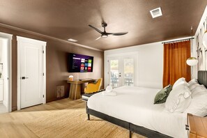 6 bedrooms, iron/ironing board, WiFi, bed sheets - Spacious Family Getaway  w/ Heated Pool, Fire Pit, Hot Tub, Movie Theater (San Antonio)