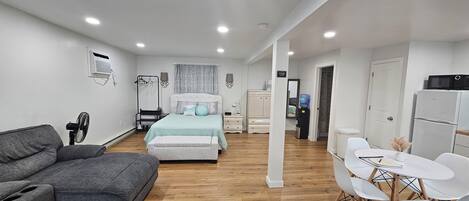 1 habitación, tabla de planchar con plancha, wifi y ropa de cama