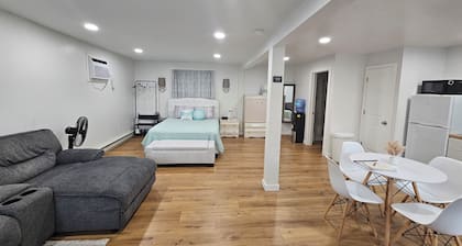 Charming, Cozy and Clean Cottage in Carlisle