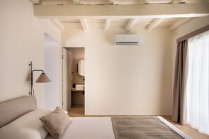 Habitación doble Confort | Caja de seguridad en la habitación, cortinas blackout y wifi gratis 