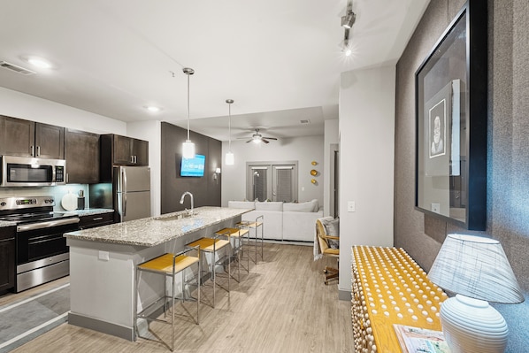Microwave, oven, stovetop, dishwasher - Pool, Central, Near Airport, Mini-Golf, Large space, Gym, Parking (Dallas)