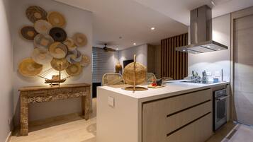 Refrigerador, horno, lavavajillas y cafetera y tetera