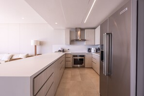 Fridge, microwave, oven, coffee/tea maker