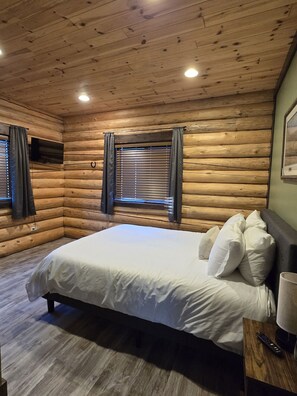 2 bedrooms, iron/ironing board, WiFi