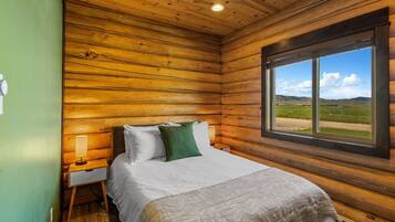 Tabla de planchar con plancha, wifi gratis y ropa de cama