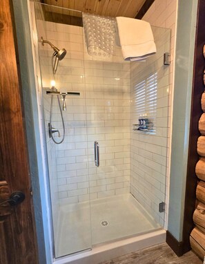 Hair dryer, towels - Mountain View Cabin in Pray MT (Pray)