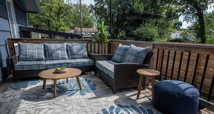 Christmas Ready! - Luxe 3BR - Games Room, EV Charger, Hot Tub, Walk to DTWN LS