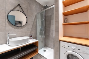Free toiletries, hair dryer, towels