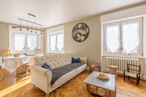 Télévision, lecteur de DVD, chaîne hi-fi