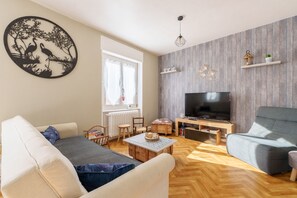 Télévision, lecteur de DVD, chaîne hi-fi