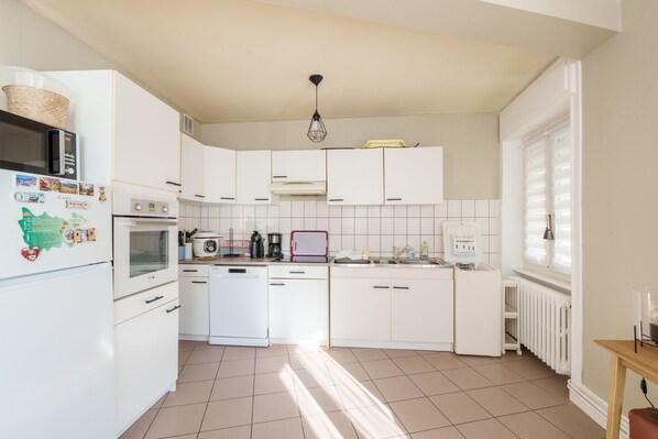 Fridge, microwave, oven, dishwasher