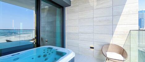 Indoor spa tub