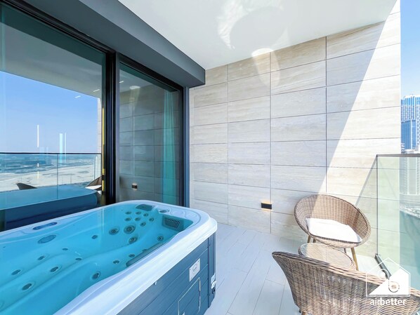 Indoor spa tub