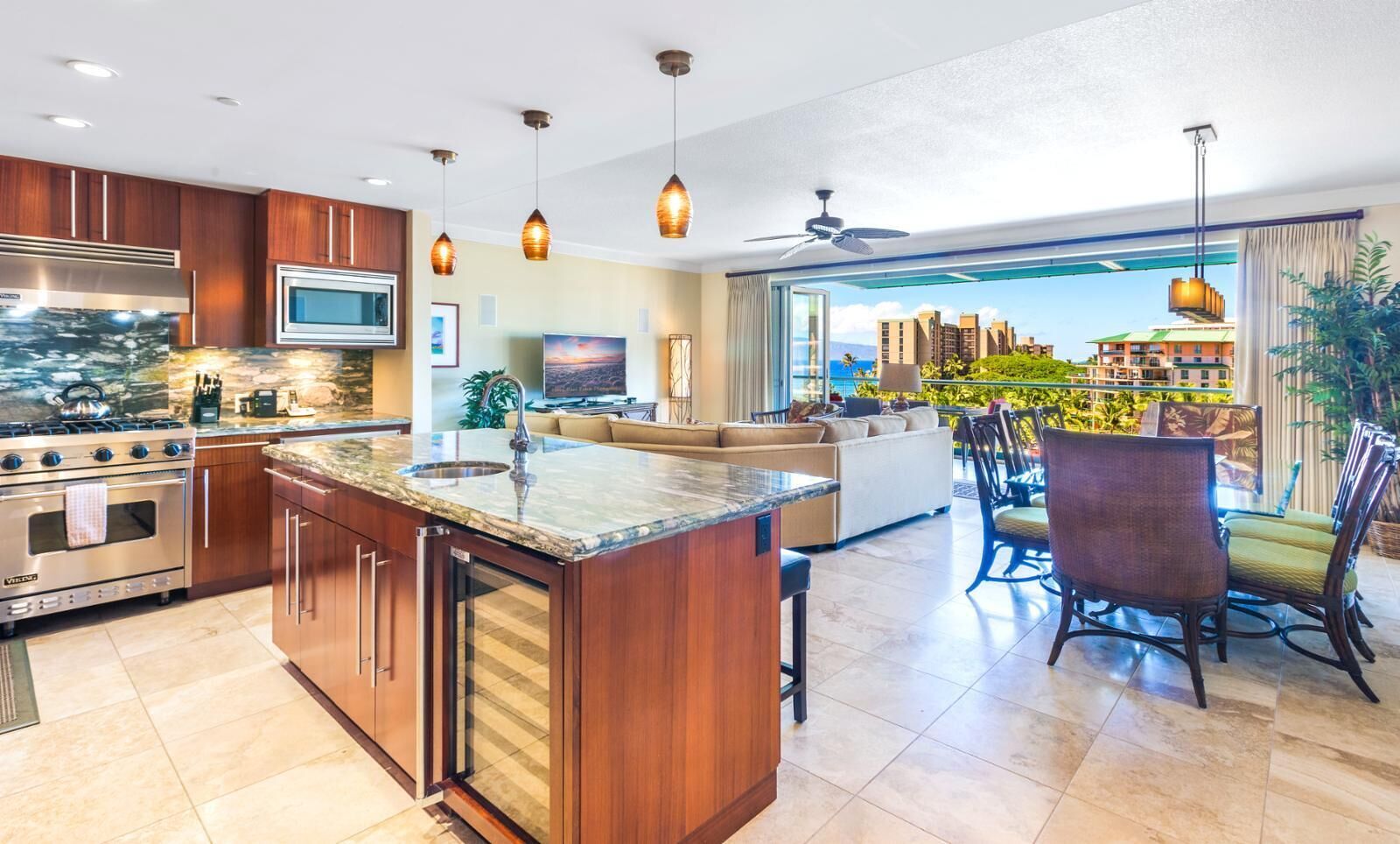 Microondas, horno, lavavajillas, cafetera/tetera