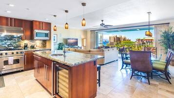 Microondas, horno, lavavajillas, cafetera/tetera