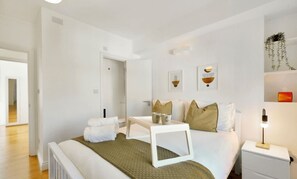 2 makuuhuonetta, silitysrauta/-lauta, vauvan matkasänky, Wi-Fi