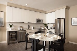 Fridge, microwave, oven, stovetop - Spacious 2BR Condo at The Martin with Pool (Sunnyvale)