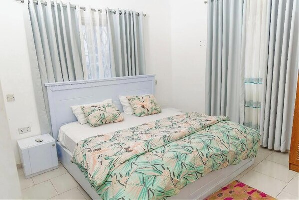1 habitación, acceso a internet y ropa de cama 
