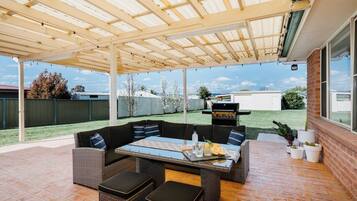 تناول الطعام بالخارج