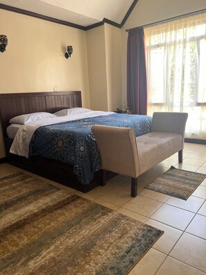 4 bedrooms, in-room safe, desk, iron/ironing board