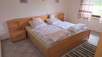 1 bedroom, free WiFi, bed sheets
